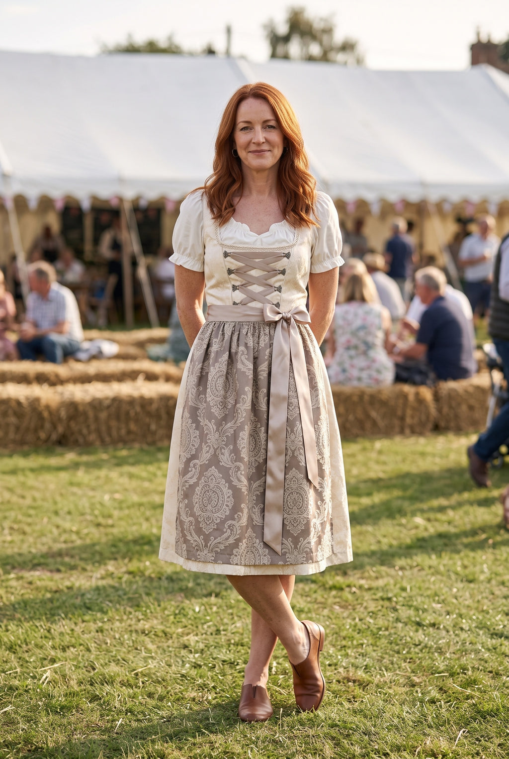 SOLTERI Amara - Elegant Champagne Brocade Dirndl Set