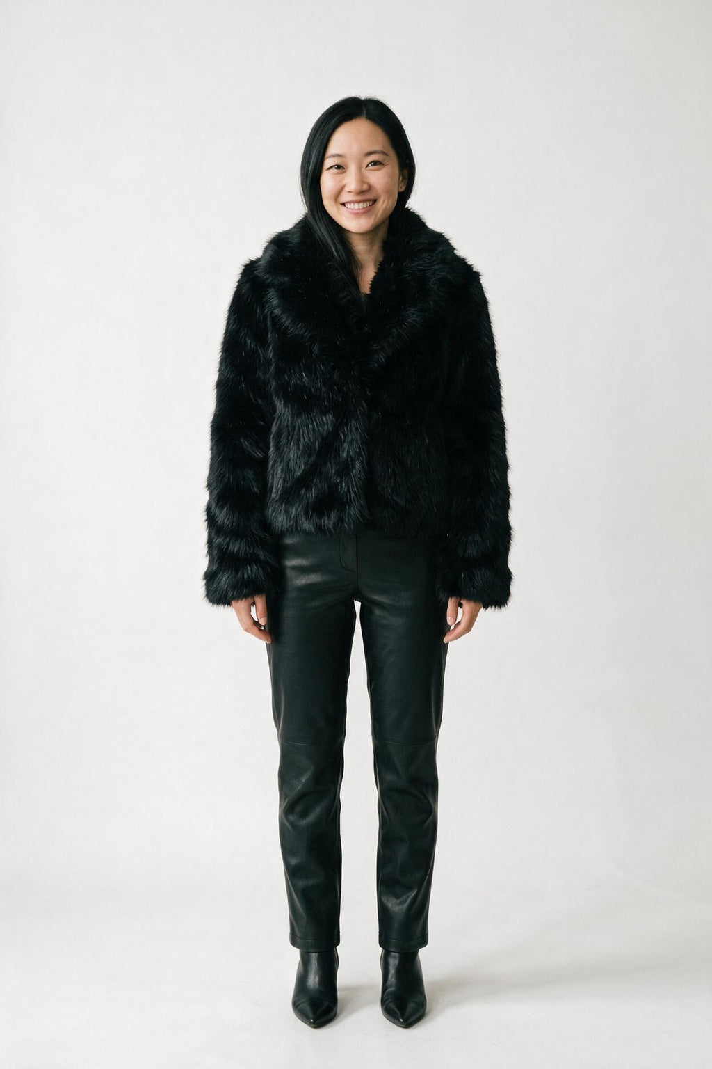 SOLTERI Ophelia - Cropped Faux Fur Jacket - Black