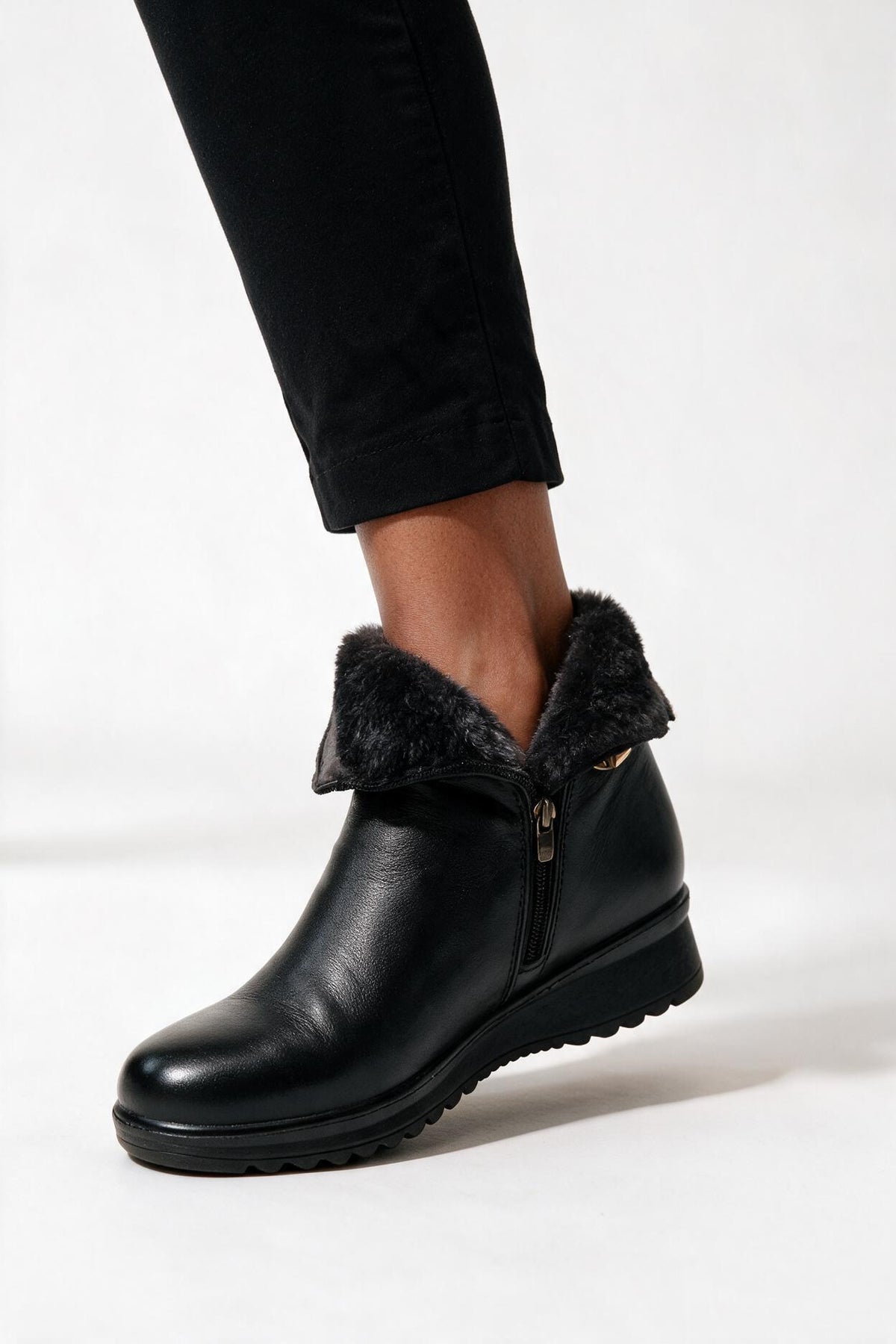 SOLTERI Fantine - Plush-Lined Ankle Boot