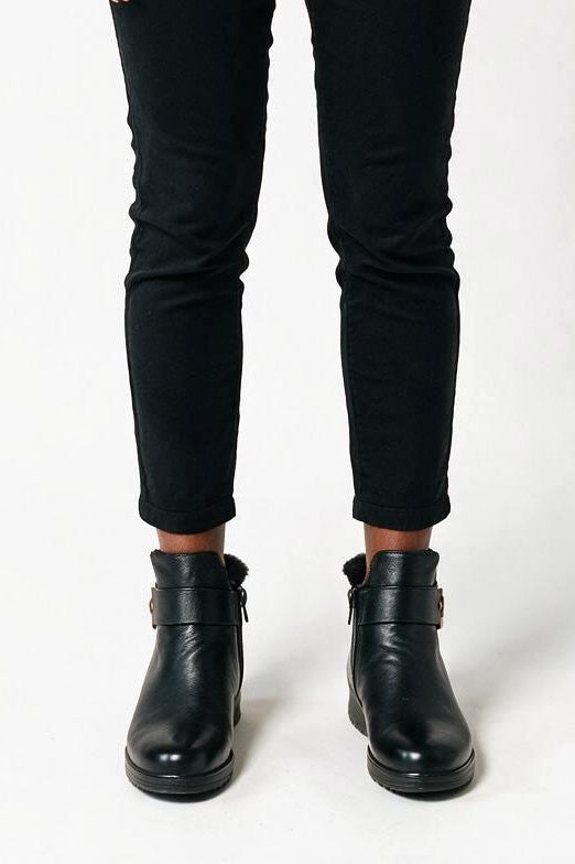 SOLTERI Fantine - Plush-Lined Ankle Boot