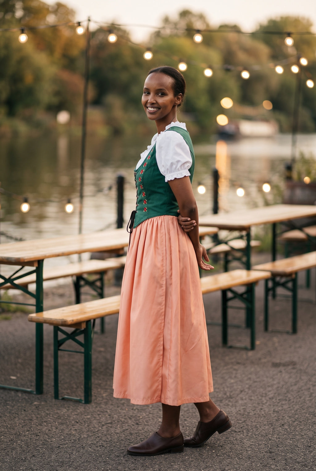 SOLTERI Greta - Elegant Rose Embroidered Dirndl Dress