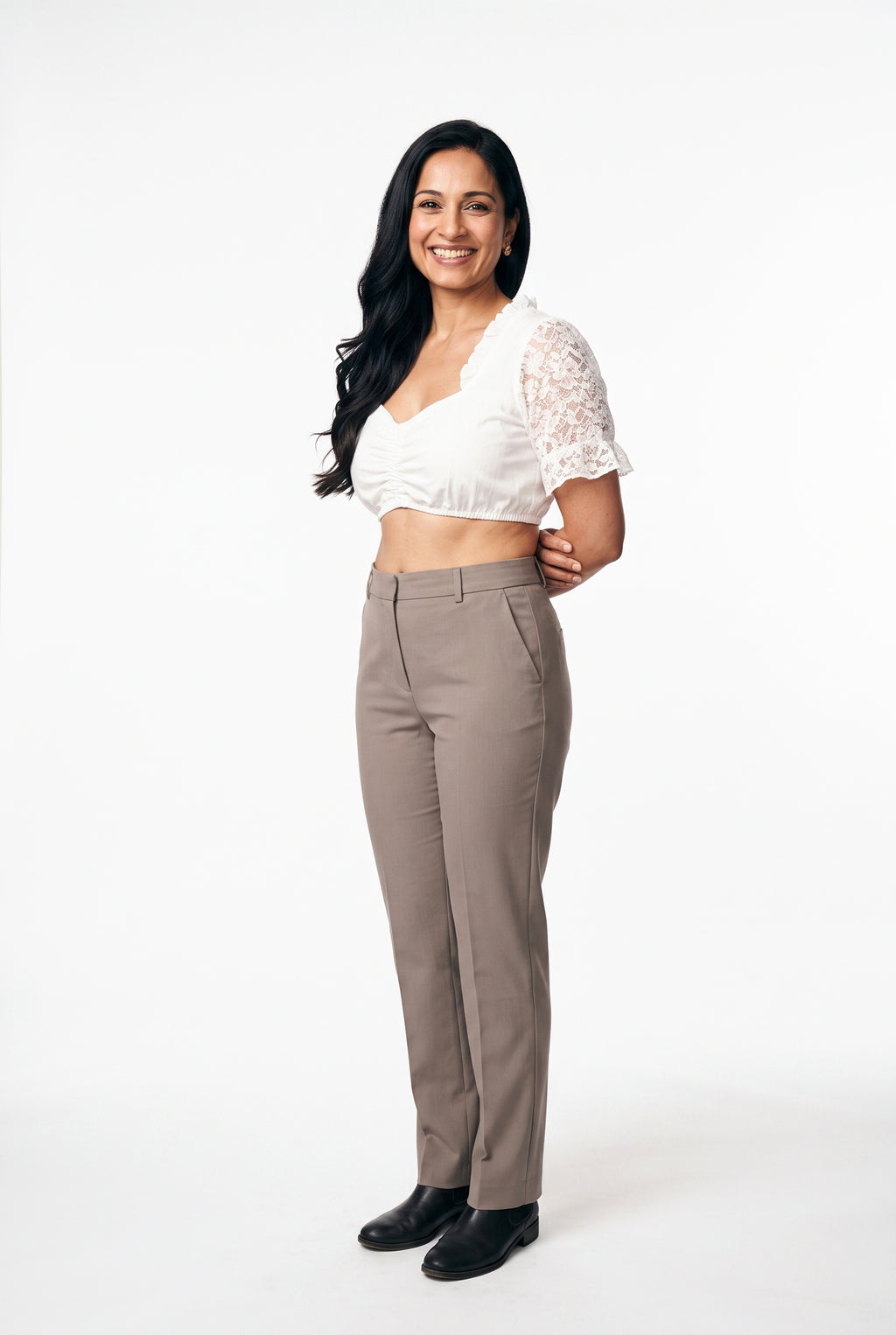 SOLTERI Nina - Modern Cropped Lace Blouse