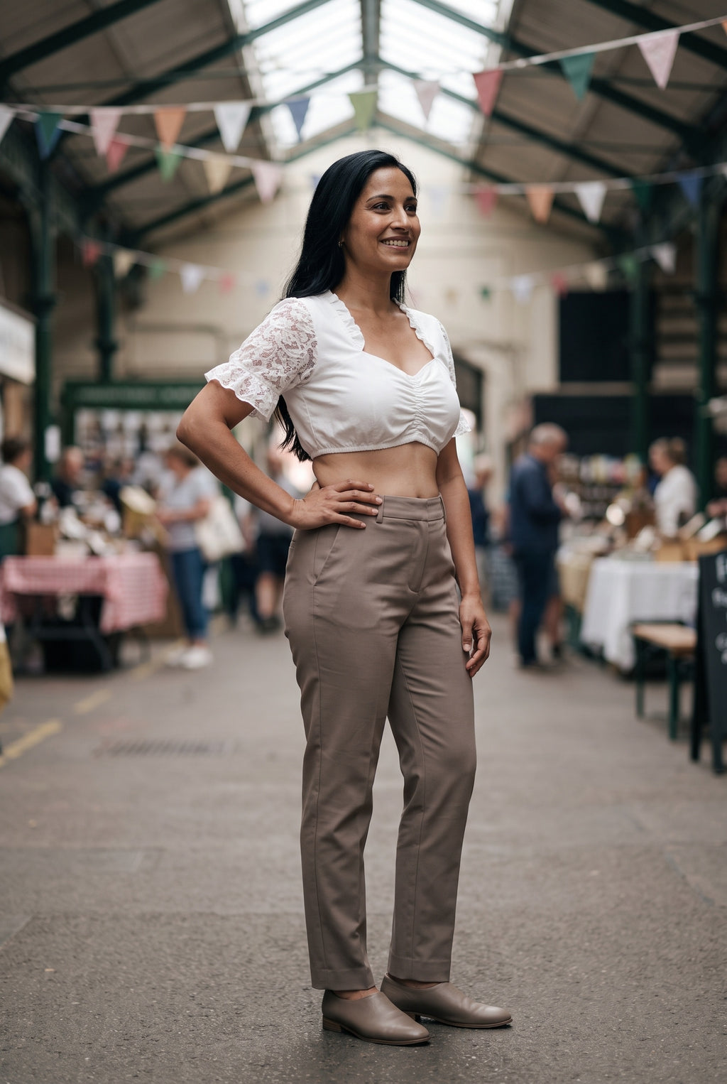 SOLTERI Nina - Modern Cropped Lace Blouse