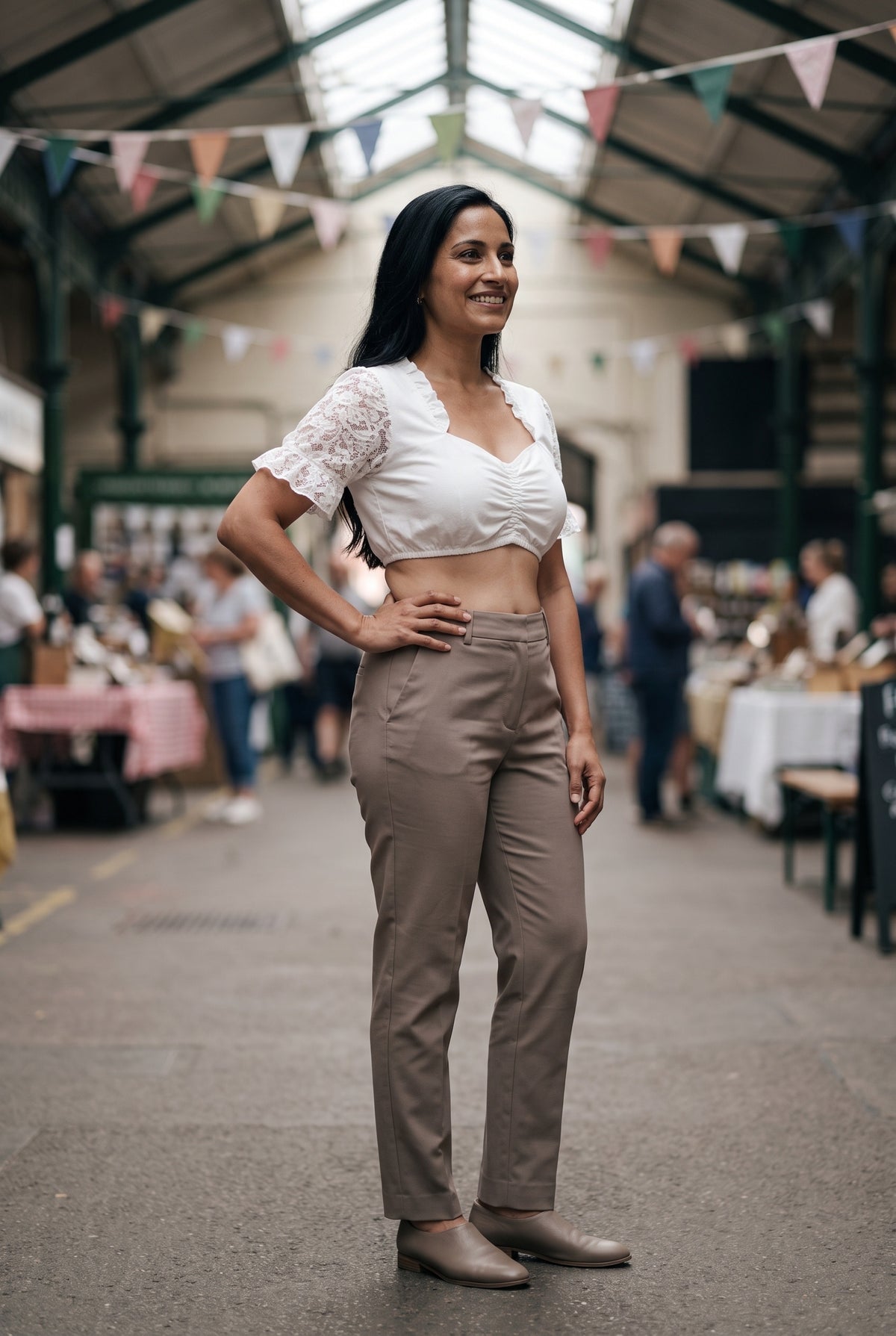 SOLTERI Nina - Modern Cropped Lace Blouse