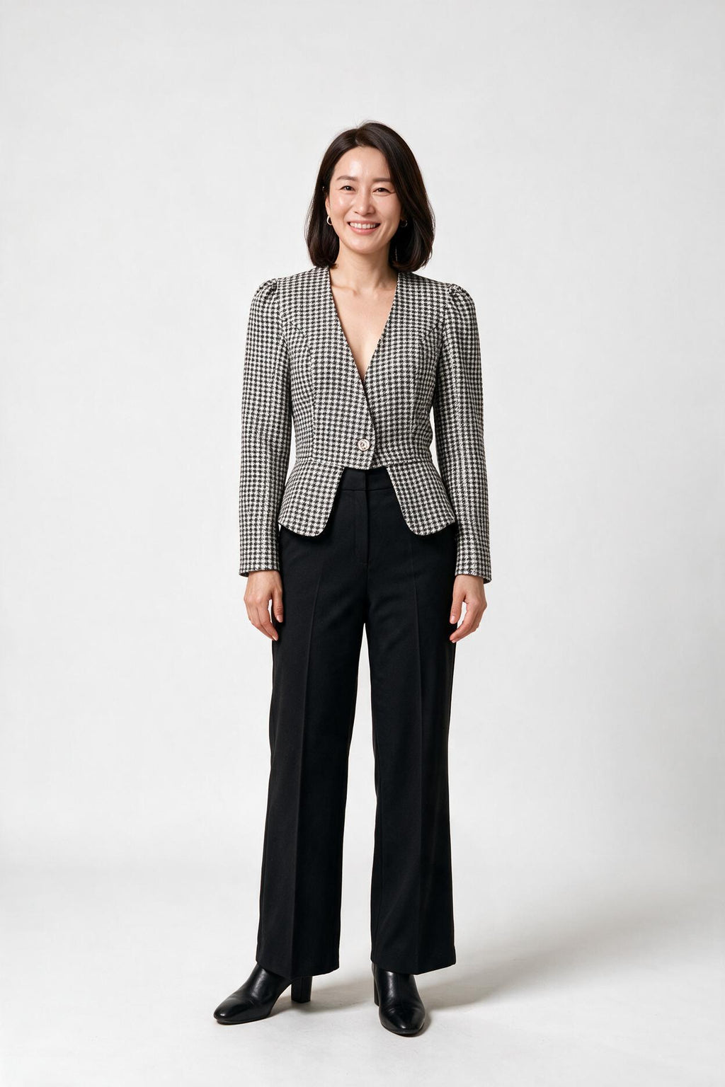 SOLTERI Coralie - Cropped Houndstooth Peplum Jacket - Black