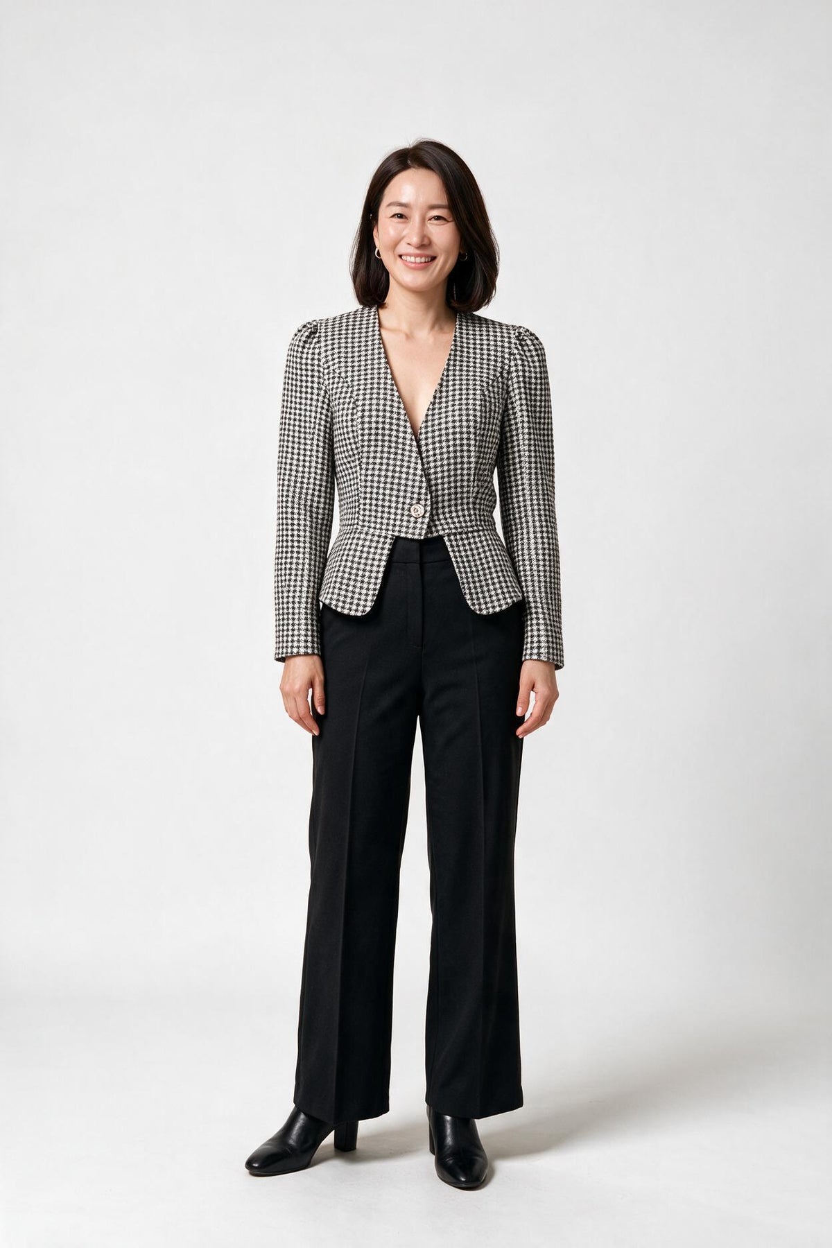 SOLTERI Coralie - Cropped Houndstooth Peplum Jacket - Black