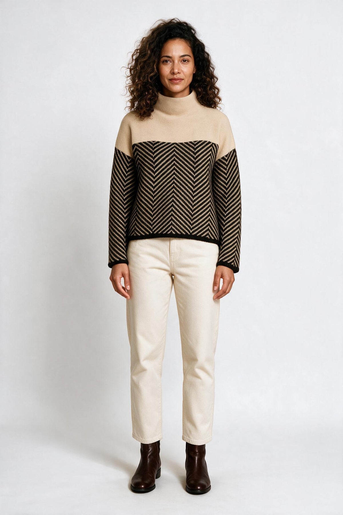SOLTERI Niamh - Chevron Funnel-Neck Sweater - Beige